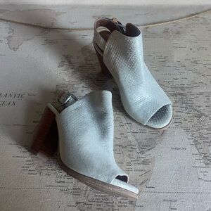 🆕Gentle Souls Peep Toe Slingback Block Heel Size 6 NWOB